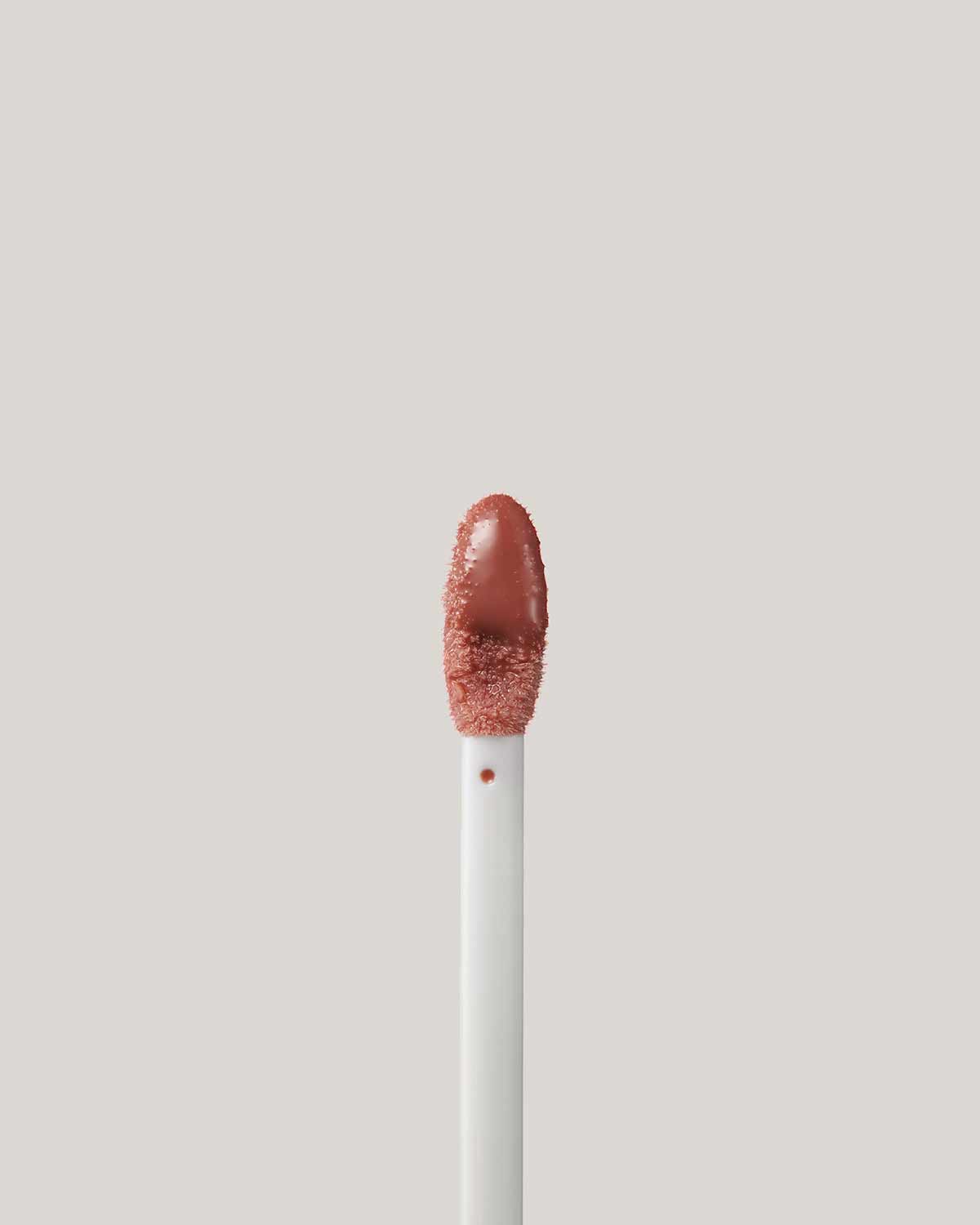 Close Up of Pro Kiss'r Luscious Lip Balm in shade Latte Lips applicator.