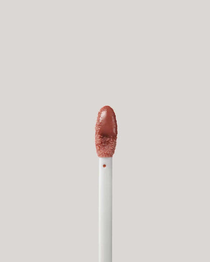 Close Up of Pro Kiss'r Luscious Lip Balm in shade Latte Lips applicator.